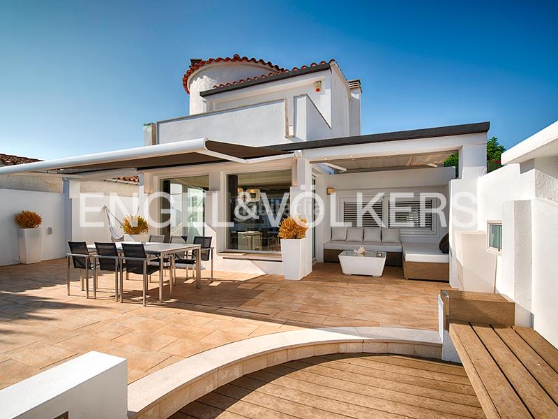Foto 347bb04c-8b05-4e4e-b201-bbbed1a39f4c. Chalet impresionante casa en el canal principal en Empuriabrava