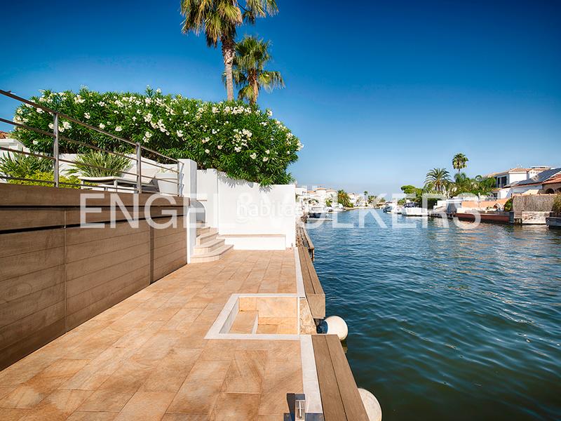 Foto 770d1df9-7851-45ec-bf3c-999e84cda67c. Chalet impresionante casa en el canal principal en Empuriabrava