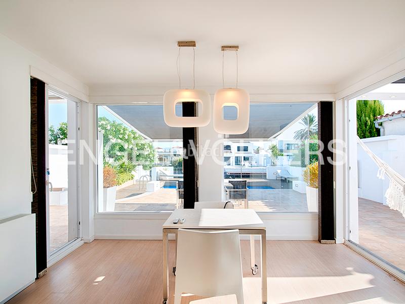 Foto a7bde9f3-96c5-4d7e-b2f5-ae86b20353f8. Chalet impresionante casa en el canal principal en Empuriabrava