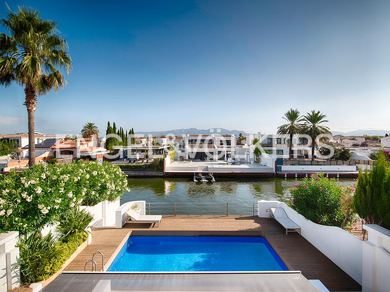 Foto c3787014-2c64-457a-b542-35575b49506c. Chalet impresionante casa en el canal principal en Empuriabrava