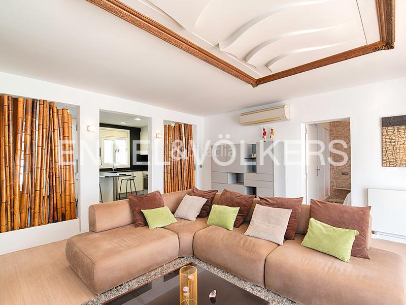 Foto f2d34e56-8585-44e0-b3bb-1d986970dc1d. Chalet impresionante casa en el canal principal en Empuriabrava