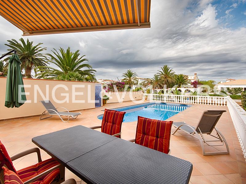 Foto 038f5020-175f-48a1-87c5-bda0e7a0376d. Casa  en ubicación excepcional en el canal ancho en Empuriabrava