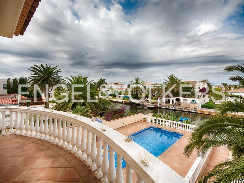 Foto 5f27a9b4-1fcd-48ac-9659-68beed442dc1. Casa  en ubicación excepcional en el canal ancho en Empuriabrava