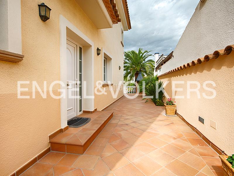 Foto 6a03140d-e665-44d6-981e-69b99ed3e557. Casa  en ubicación excepcional en el canal ancho en Empuriabrava