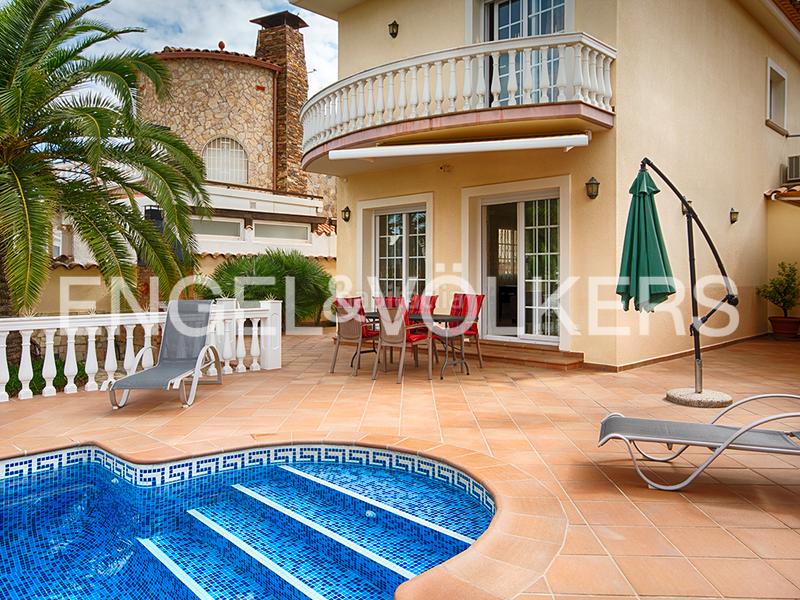 Foto d53822e5-71d6-41dc-851f-33c8b2204034. Casa  en ubicación excepcional en el canal ancho en Empuriabrava