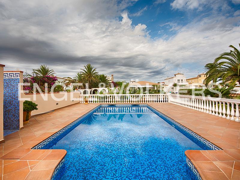 Foto f6143b0a-1b11-4f6b-9348-9f687f334111. Casa  en ubicación excepcional en el canal ancho en Empuriabrava