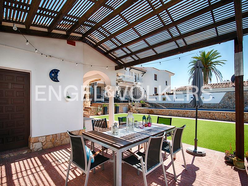 Foto af6a1aec-ecc5-47f2-9237-ac3e89a6acf6. Chalet villa en la playa con cuatro amarres en Salins - Cavall de Mar Empuriabrava