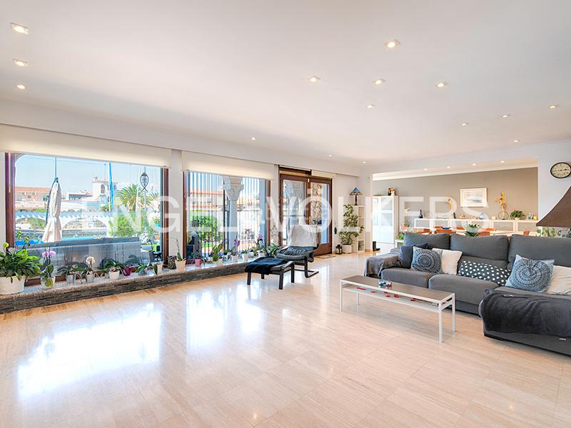 Foto bd0a9d46-0719-4e97-b499-d62a822e772a. Chalet villa en la playa con cuatro amarres en Salins - Cavall de Mar Empuriabrava