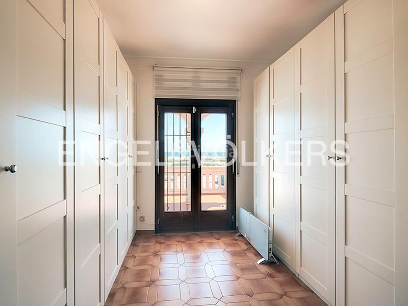 Foto cba479fe-b1e9-4952-b494-06e7d530eff8. Chalet villa en la playa con cuatro amarres en Salins - Cavall de Mar Empuriabrava