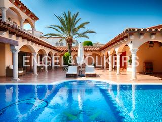 Xalet  Carrer salins 2ª línea. Villa de prestigio exclusiva con 25 m de amarre