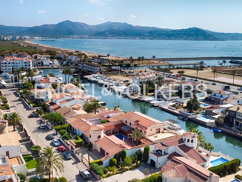 Foto a5b22907-1a43-4890-b46c-13e234155fa1. Chalet with parking pool in Salins - Cavall de Mar Empuriabrava