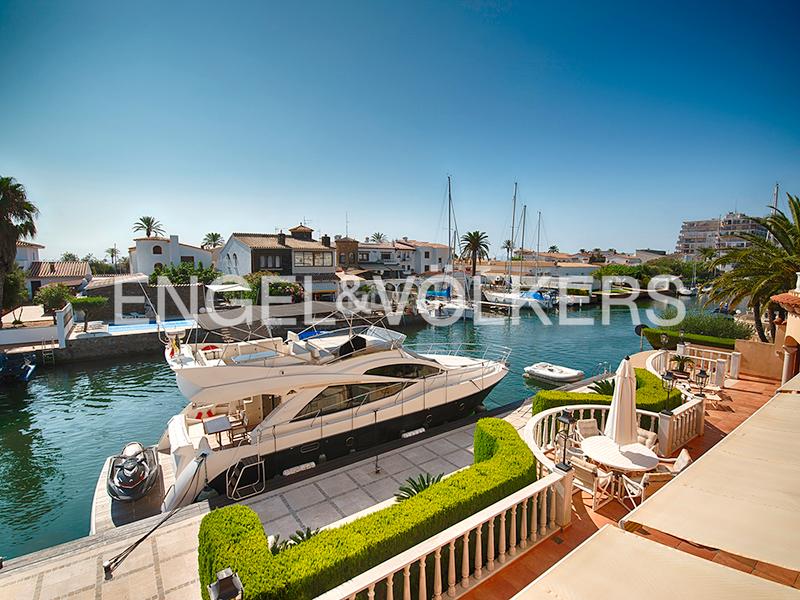 Foto ff4fe568-bc07-4bee-8307-872a0eed51e0. Chalet with parking pool in Salins - Cavall de Mar Empuriabrava