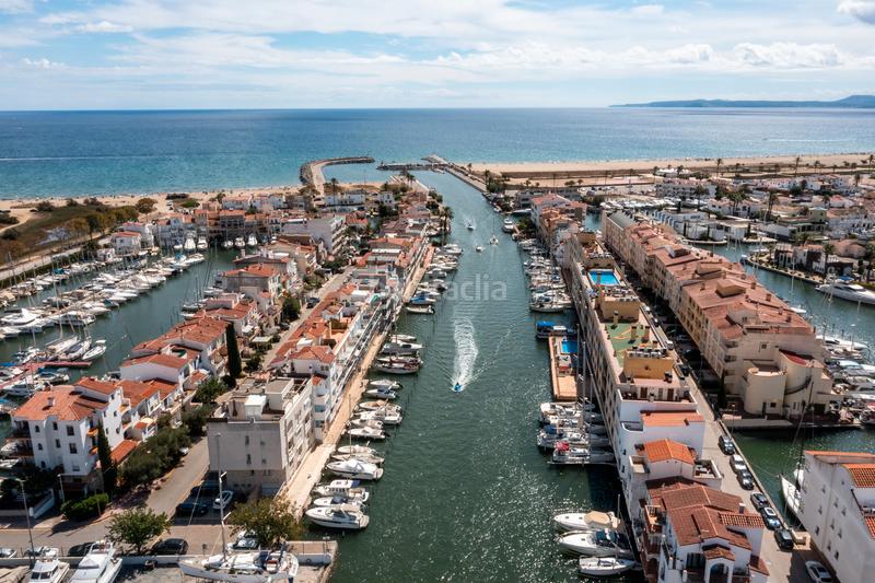 Foto 91a76835-82d2-4d88-8e4b-737edccb2c8f. Maison avec parking dans Salins - Cavall de Mar Empuriabrava