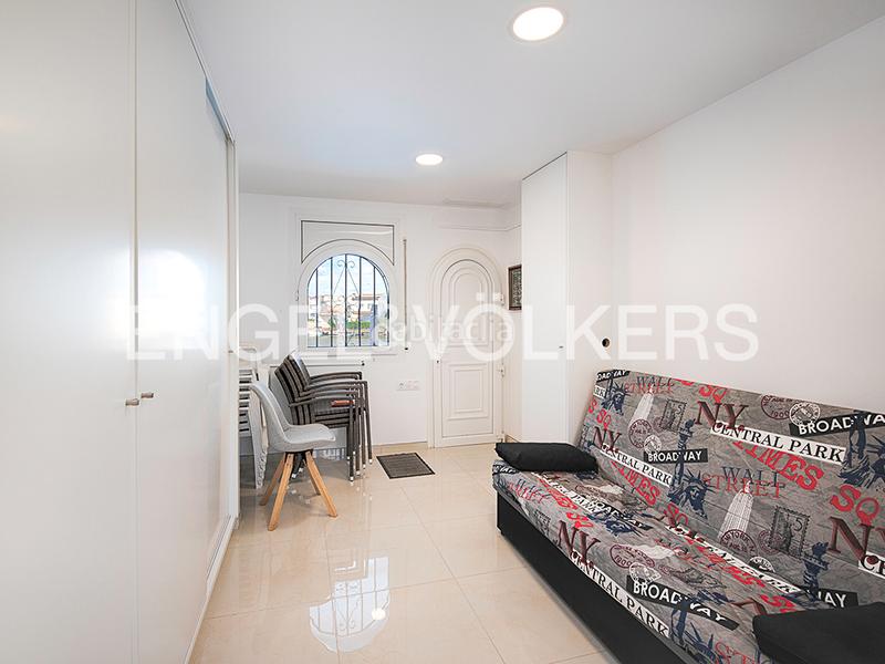 Foto 40e67c97-051b-4482-81ef-c430f0a5adcc. Casa pareada casa renovada con piscina y amarre - ¡lista para mudarse! en Empuriabrava