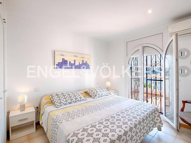 Foto 61f01455-507a-46e7-8545-d2558956c570. Casa pareada casa renovada con piscina y amarre - ¡lista para mudarse! en Empuriabrava