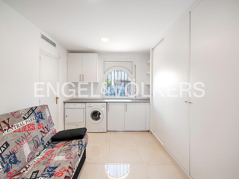 Foto f3ef3e5e-e477-4e5f-a8ff-bd5914624bb5. Casa pareada casa renovada con piscina y amarre - ¡lista para mudarse! en Empuriabrava