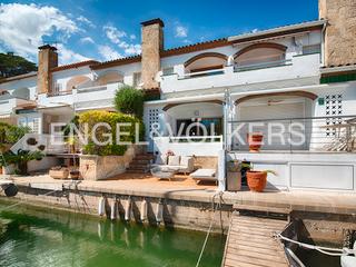Casa adossada  Avinguda port salines. Casa con amarre de 10 metros x 5 metros en santa margarita