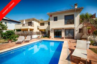 Casa  Carrer carmençó. Edificios residenciales y comerciales excepcionales en empuriabr