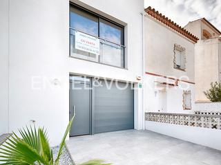 Maison  Carrer sant maurici. Nueva construccin cerca del lago maurici