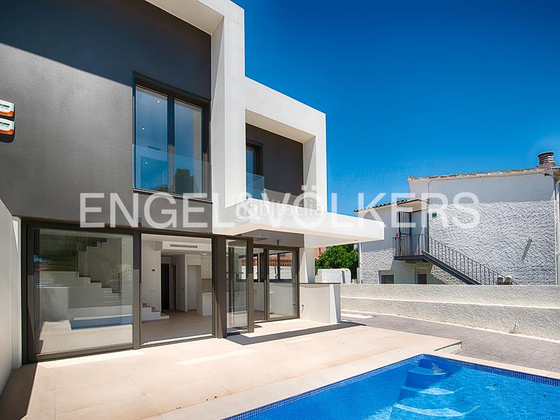 Foto 07e1c6ed-529e-42b4-85ee-e1e45978477c. Doppelhaus mit pool in Requesens Empuriabrava