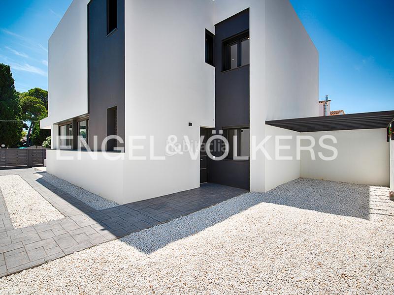 Foto 89bb2b1c-17f9-44b2-a90c-4aebb8822179. Doppelhaus mit pool in Requesens Empuriabrava