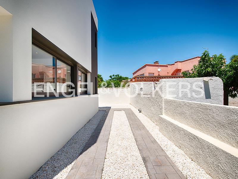 Foto 993bb23c-9b2e-49ca-8d44-da50a2c5a5b7. Doppelhaus mit pool in Requesens Empuriabrava