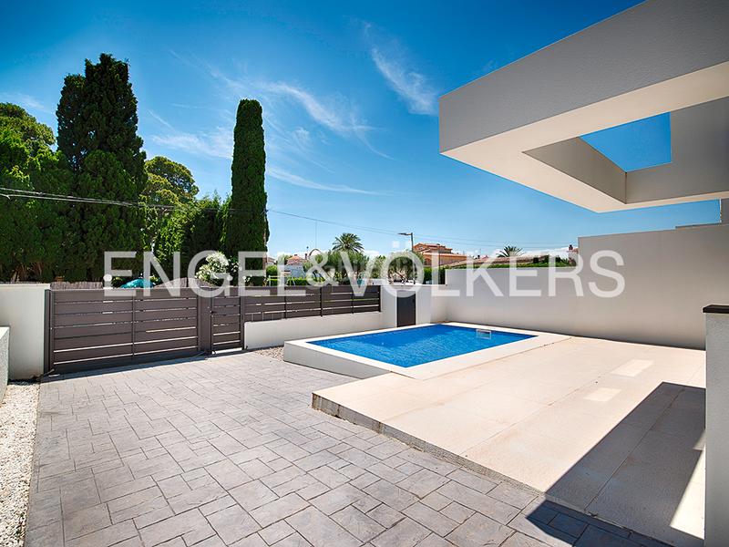 Foto f02fcd91-ec63-4026-ab18-4372ce52de1f. Doppelhaus mit pool in Requesens Empuriabrava