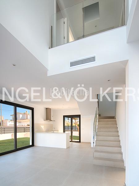 Foto 6cf1ec46-b2f9-42f5-a067-1a9d2451756a. Casa aparellada amb piscina a Requesens Empuriabrava