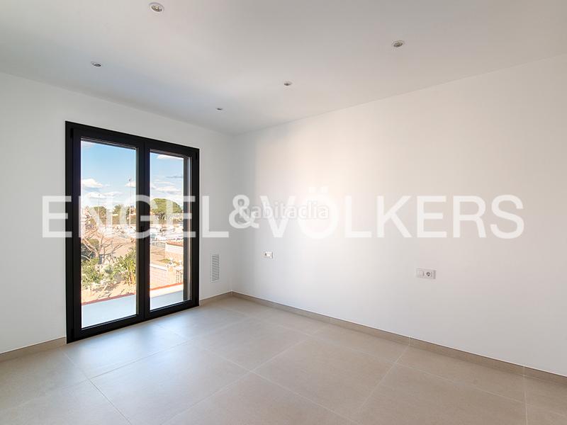 Foto e6239cef-bdc1-4bc1-b00d-35eb49c33072. Casa aparellada amb piscina a Requesens Empuriabrava