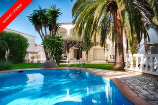 Maison  Carrer badia. ¡oportunidad de inversión en empuriabrava: edificio con 6 aparta