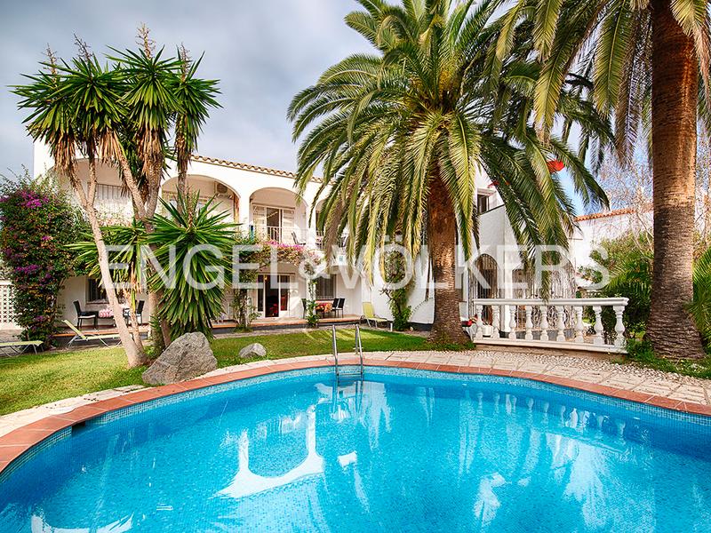 Foto 85766e44-ac6f-449d-abc9-d87569c9d132. Haus mit parking pool in Muga - Gran Reserva - Badia Empuriabrava