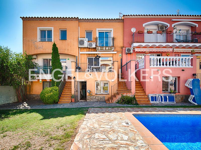 Foto b620bfa8-0f14-4db0-93c2-10b5517b812c. Casa adosada casa adossada a a 50m del mar en Muga - Gran Reserva - Badia Empuriabrava