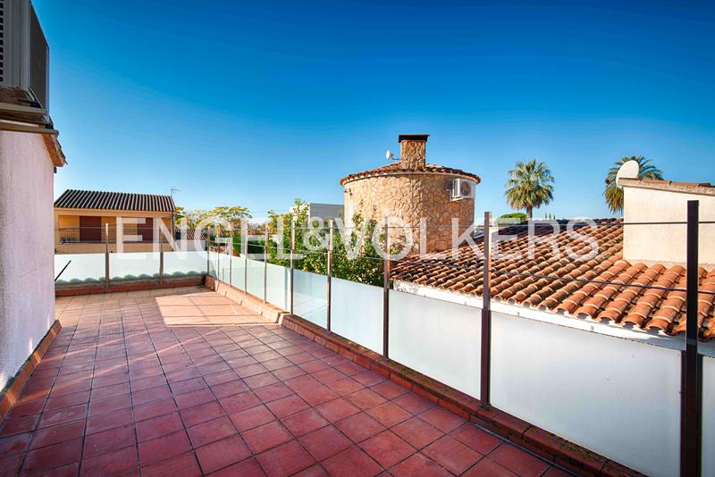 Foto 1337c5b8-9c08-445d-9e65-c9903e499027. Casa  de 4 habitaciones con piscina en Requesens Empuriabrava