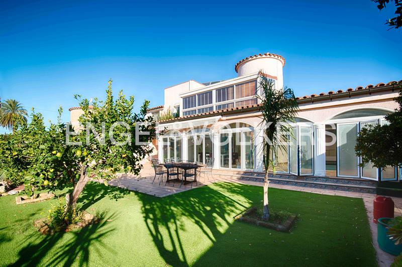 Foto 1aa64ea2-979a-46c9-8e6a-19079ce92470. Casa  de 4 habitaciones con piscina en Requesens Empuriabrava