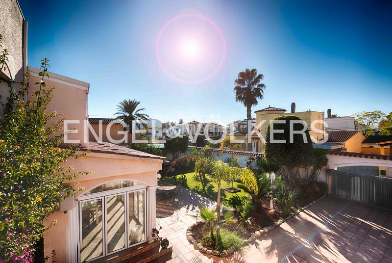 Foto 1e844b3a-2b2f-4794-8c32-17622e1c2b7f. Casa  de 4 habitaciones con piscina en Requesens Empuriabrava