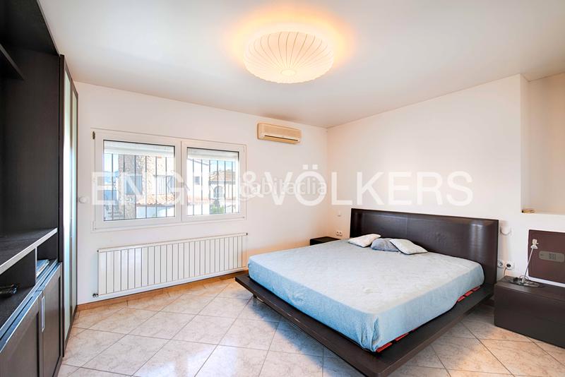 Foto 2267f3e6-24e9-4a02-8a60-e10b8df23c34. Casa  de 4 habitaciones con piscina en Requesens Empuriabrava