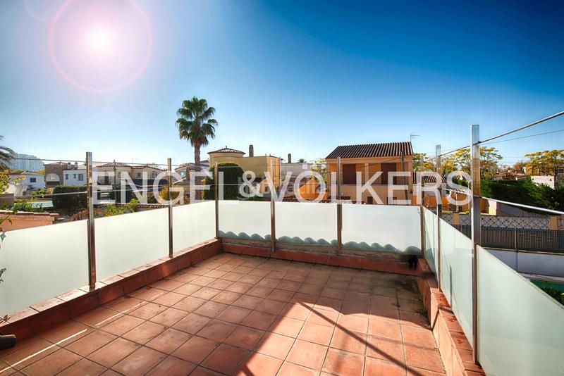 Foto 4fd06464-37ec-4e23-bc6d-0bb71694a352. Casa  de 4 habitaciones con piscina en Requesens Empuriabrava