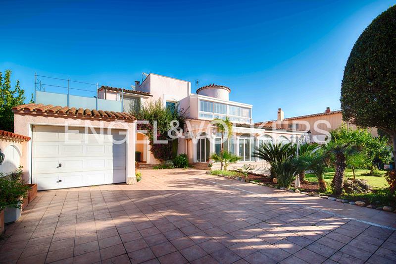 Foto e6a2a94d-2226-42ed-a0f0-27d8566834df. Casa  de 4 habitaciones con piscina en Requesens Empuriabrava