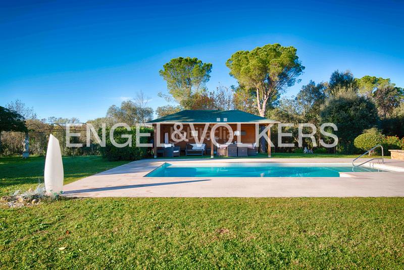 Foto 0bab655a-fb8b-44db-a67e-c343b49792d5. Masía  exclusiva en Navata