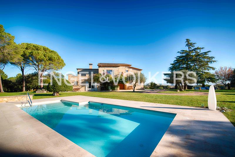 Foto e0c03fe4-b404-4411-a103-78677f39230a. Masía  exclusiva en Navata