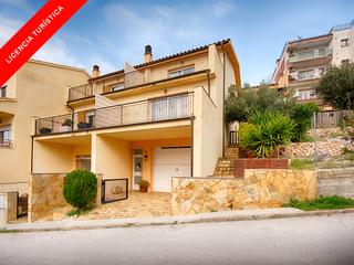 Maison jumele  Carrer la bateria. Casa con vistas y a 5 minutos de la playa en llan