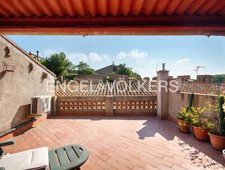 Casa aparellada  Baixada de la font. Oportunidad en peralada pueblo