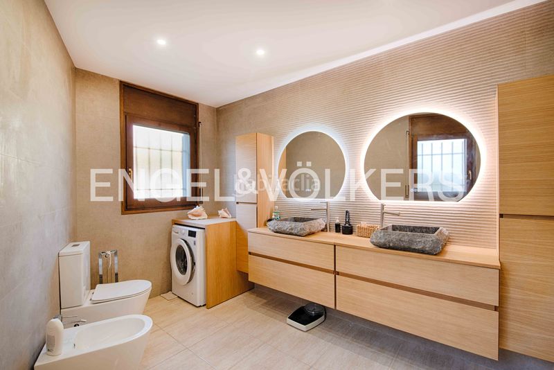 Foto b9508cd7-a958-4222-9e3c-984d91534e56. Xalet amb xemeneia calefacció aparcament piscina a Roses