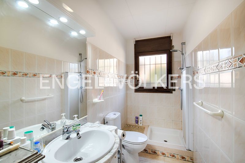 Foto cc188e1b-0ef5-4e9e-8065-e27fd3fab31c. Xalet amb xemeneia calefacció aparcament piscina a Roses