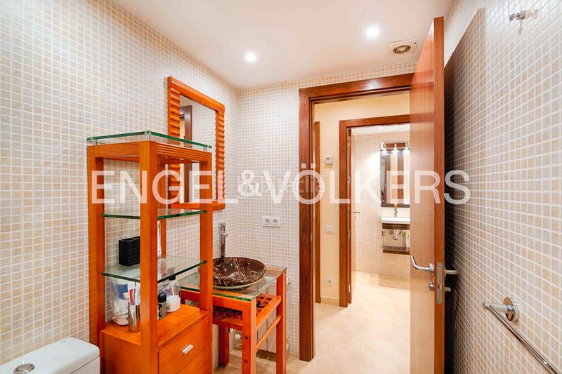Foto 1f6c9c99-efd6-4241-bbce-d21f3fb5bd9e. Apartamento idílico apartamento de 3 dormitorios en primera línea de mar en Empuriabrava