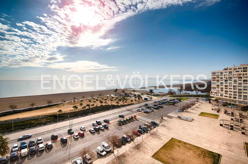 Foto 7b57aa42-774f-4660-aede-728b6466ab0a. Apartamento idílico apartamento de 3 dormitorios en primera línea de mar en Empuriabrava