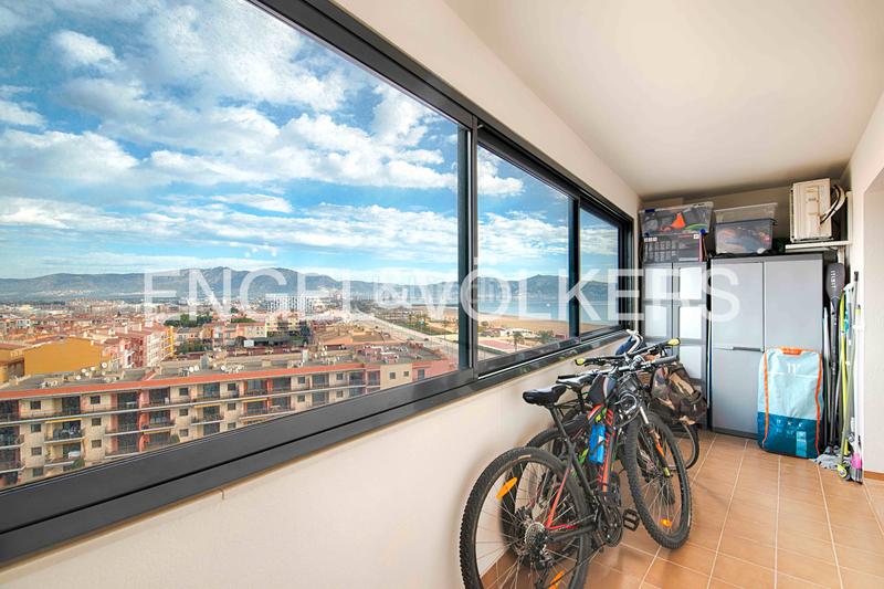 Foto f41cfad1-b004-4775-9af7-aabeb22c9909. Apartamento idílico apartamento de 3 dormitorios en primera línea de mar en Empuriabrava