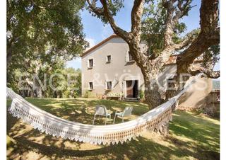 Masia  Carrer massanet. Finca tradicional catalana en darnius