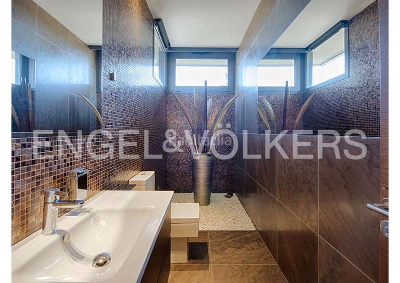 Foto 4e52a53d-ec80-4a51-b607-b1a69a7f7739. Chalet avec cheminée chauffage parking piscine dans Peralada