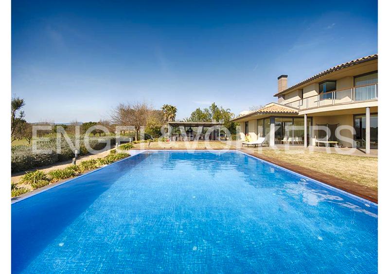 Foto 8a913a15-6ea0-4468-b931-63d572b7a258. Chalet avec cheminée chauffage parking piscine dans Peralada